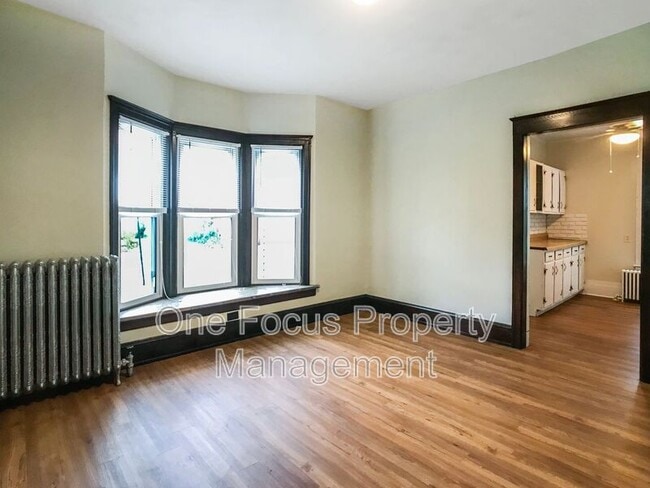 Building Photo - 132 Montour St N