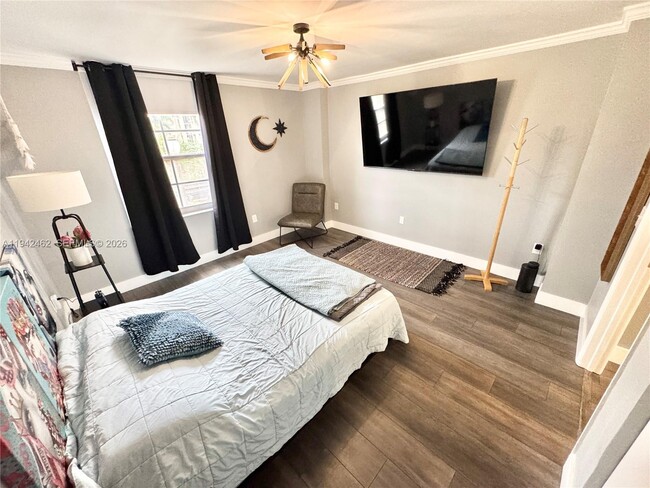 Building Photo - 520 SE 5 Ave