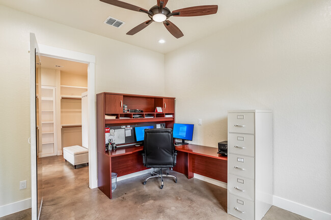 Building Photo - 1194 Vaquero Way