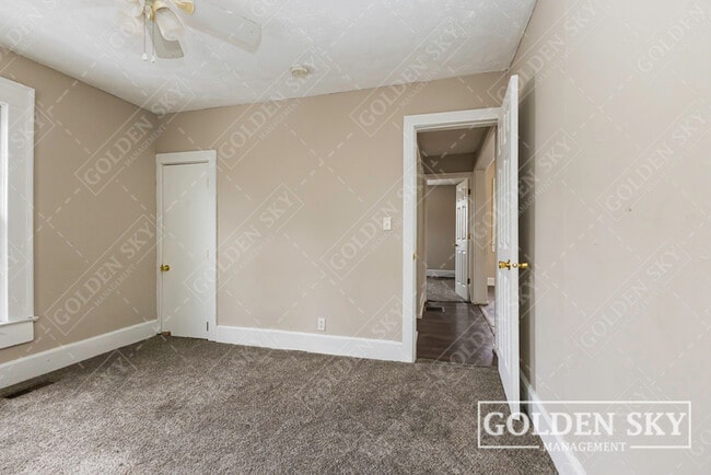 Building Photo - 409 S Celia Ave