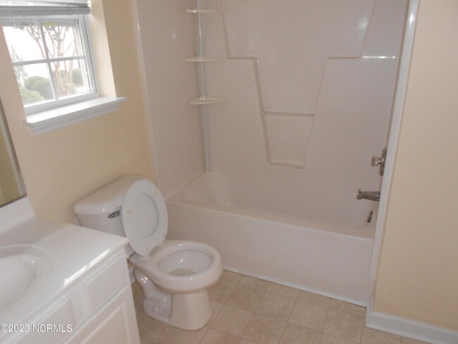 Building Photo - 3960 Winds Ridge Dr
