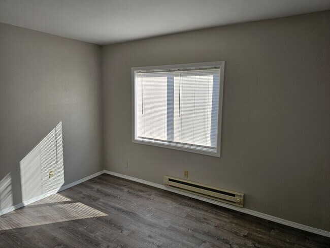 Building Photo - 810 Spring Ave