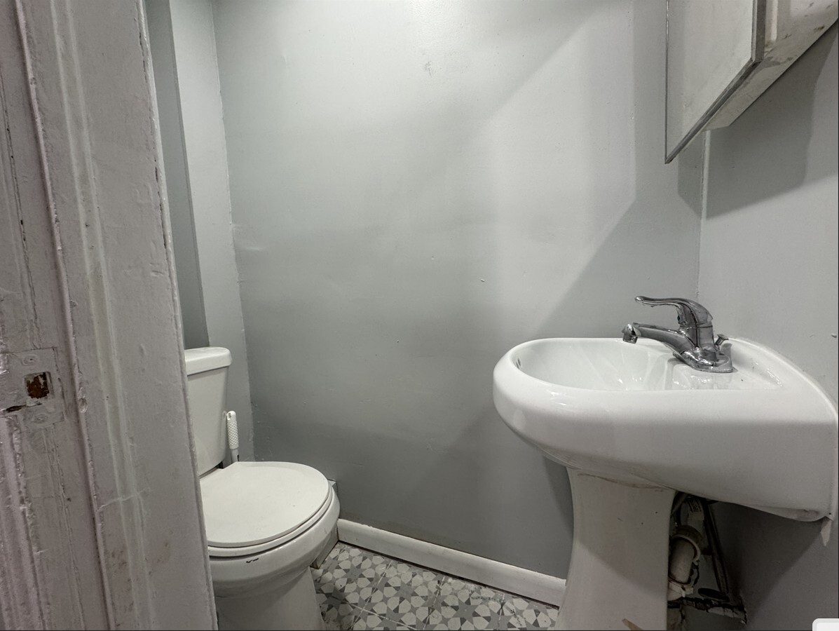 Building Photo - 149 Van Horne St