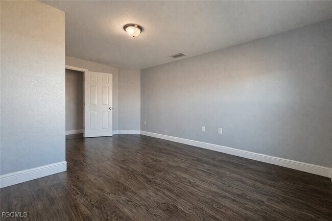 Building Photo - 1222 NE 40th Terrace