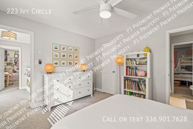 Building Photo - 223 Ivy Cir