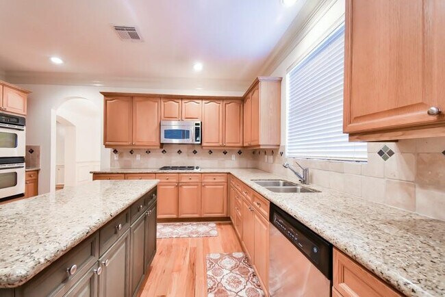 Building Photo - 845 Rosine St