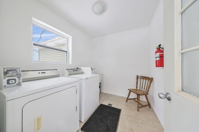 Building Photo - 357 S Greenwich St