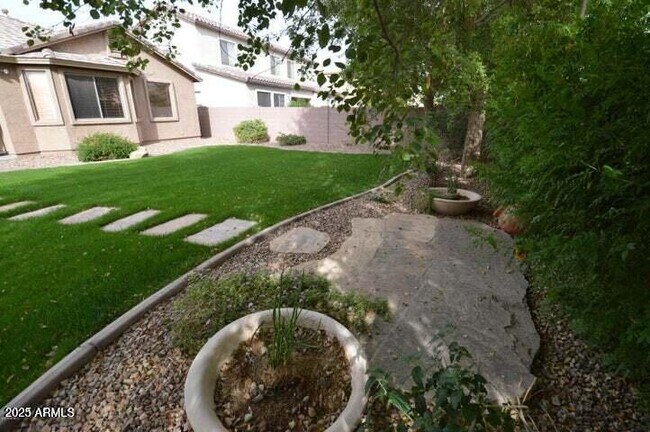 Building Photo - 857 W Glenmere Dr