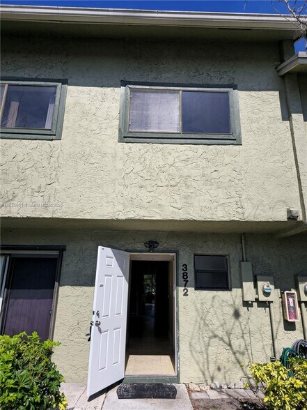 Primary Photo - 3872 NW 76th Ave