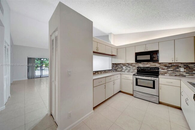 Building Photo - 204 Congressional Way