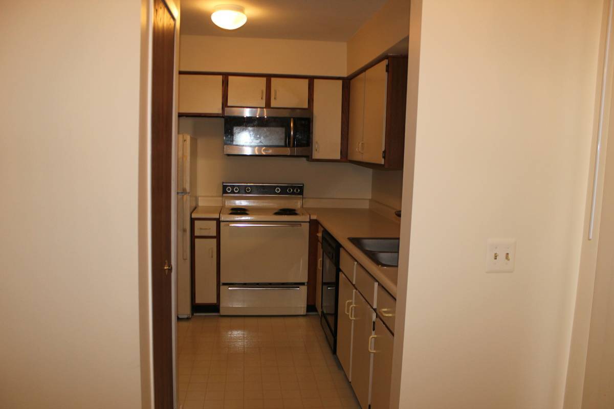 Building Photo - 1629 Emerson Cir