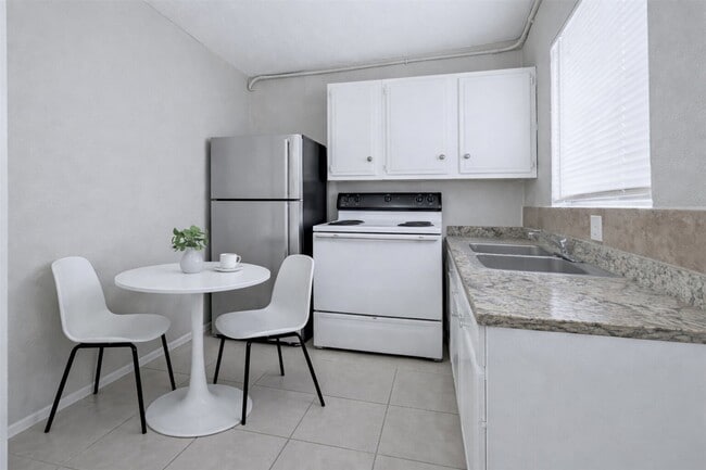 Building Photo - 1226 5th Ave N