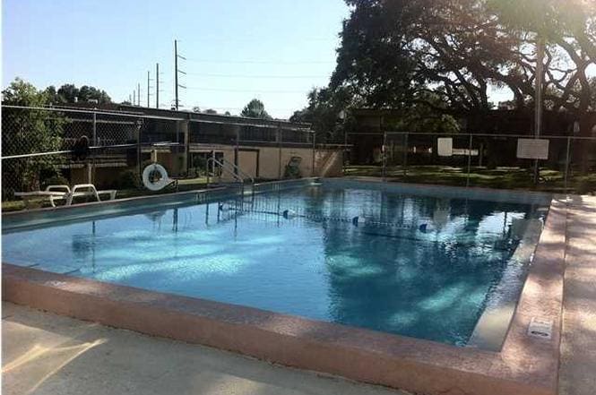 Building Photo - 402 Marshall Ct