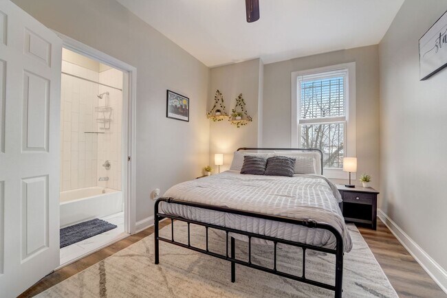 Building Photo - Calvert Street Unit 3 (N.)