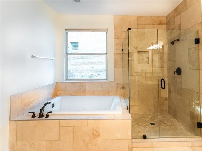 Building Photo - 15716 Belfin Dr