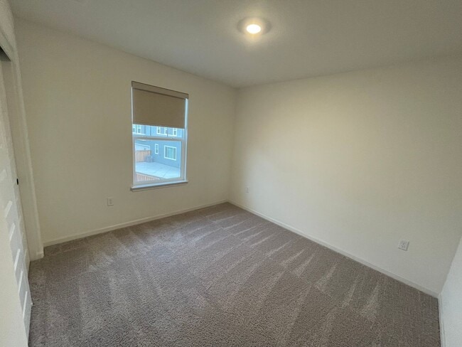 Building Photo - Beautiful new home with open floor plan av...