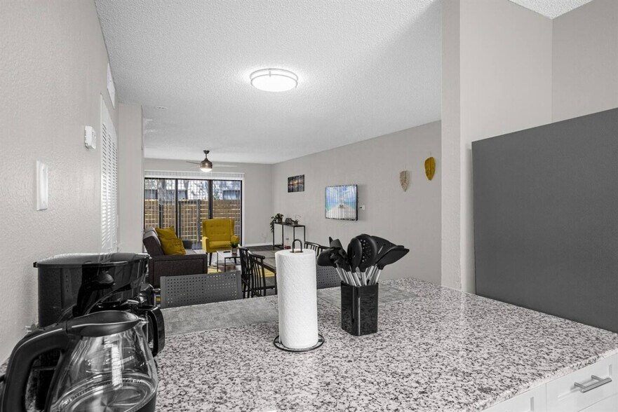 Building Photo - 13915 Heritage Club Dr
