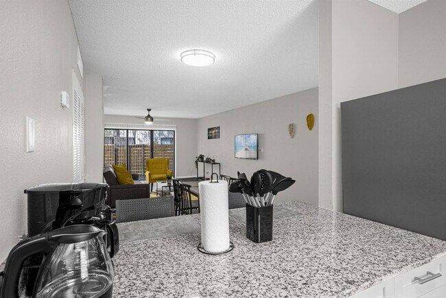 Building Photo - 13915 Heritage Club Dr