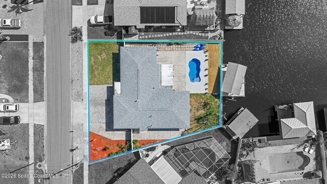 Building Photo - 1550 Mars St