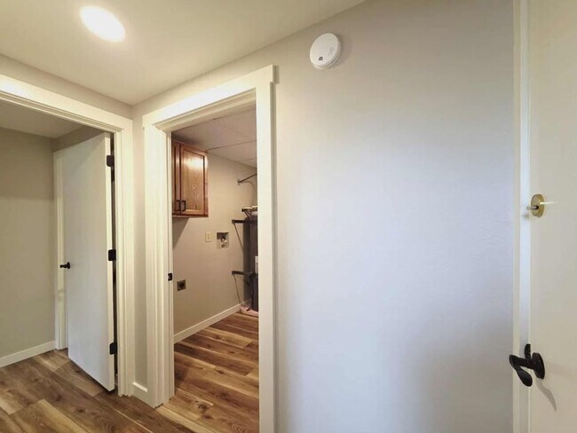 Building Photo - **Gorgeous Renovated 3 Bed 2.5 Bath Duplex FOR RENT**