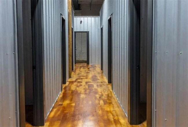 Building Photo - 200 Barrett St