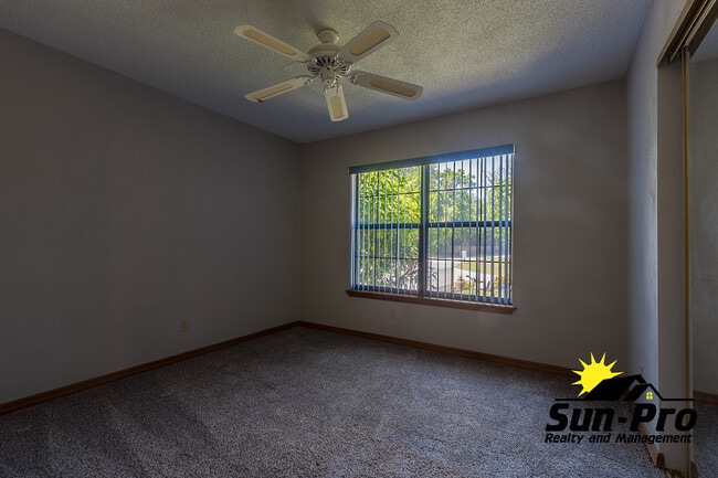 Building Photo - 1113 Oak Forest Cir