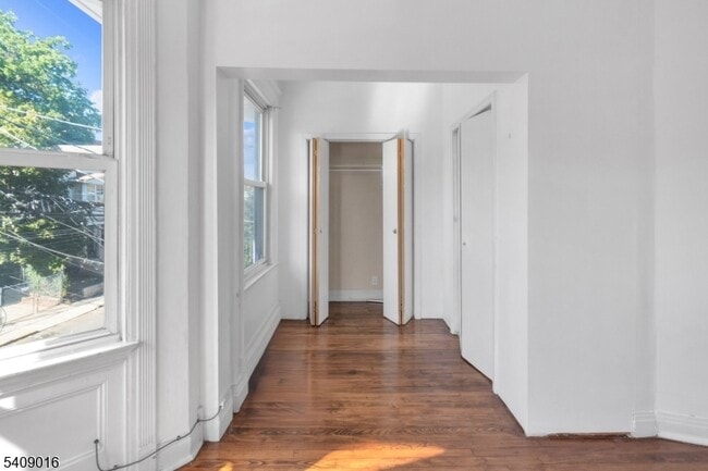 Building Photo - 19 N 7th St