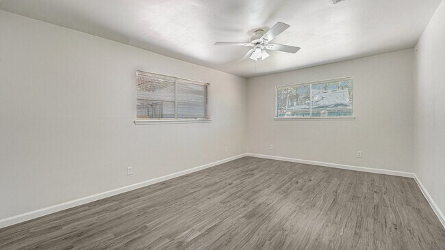 Building Photo - 1003 Pear Tree Ln