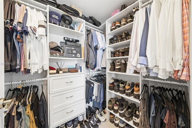 Building Photo - 601 NE 27th St