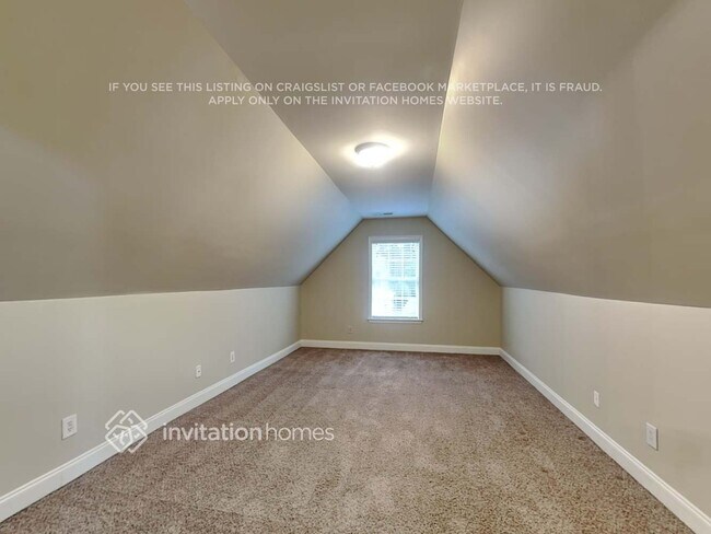 Building Photo - 490 Roland Manor Dr