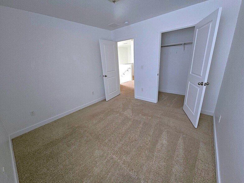 Building Photo - 34 E Legacy Pky