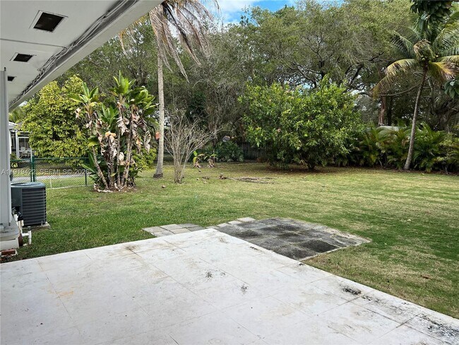 Building Photo - 16425 SW 75th Ave