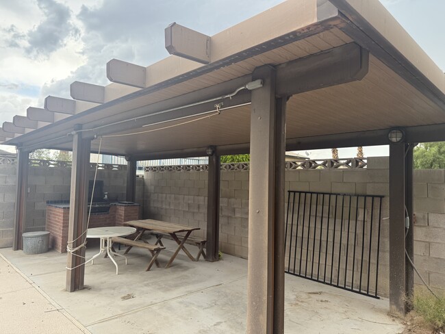 Building Photo - 7156 Southpark Ct