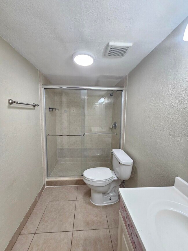Building Photo - 4324 NW 9th Ave
