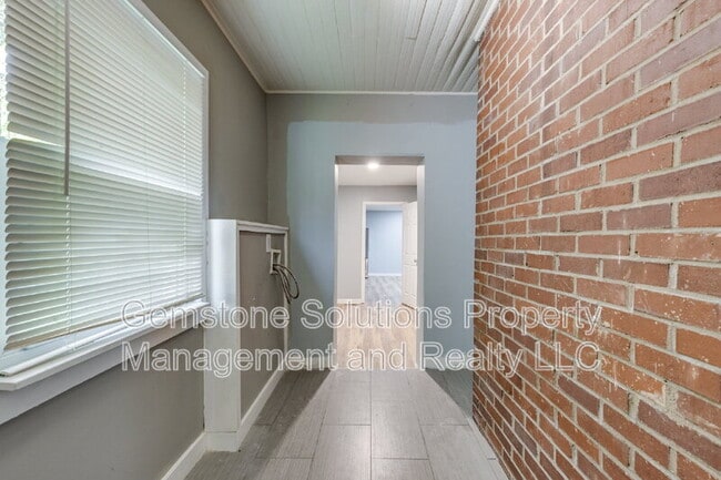 Building Photo - 2930 Primrose Cir