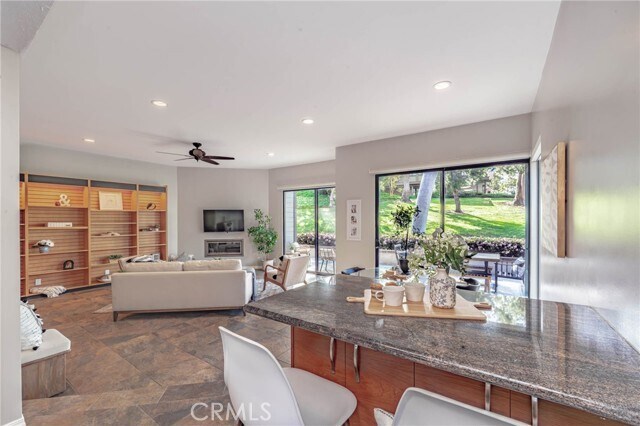 Building Photo - 48 Arboles