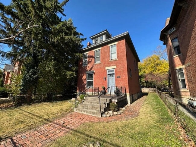 Building Photo - Victorian Village / Short North Single Family House!