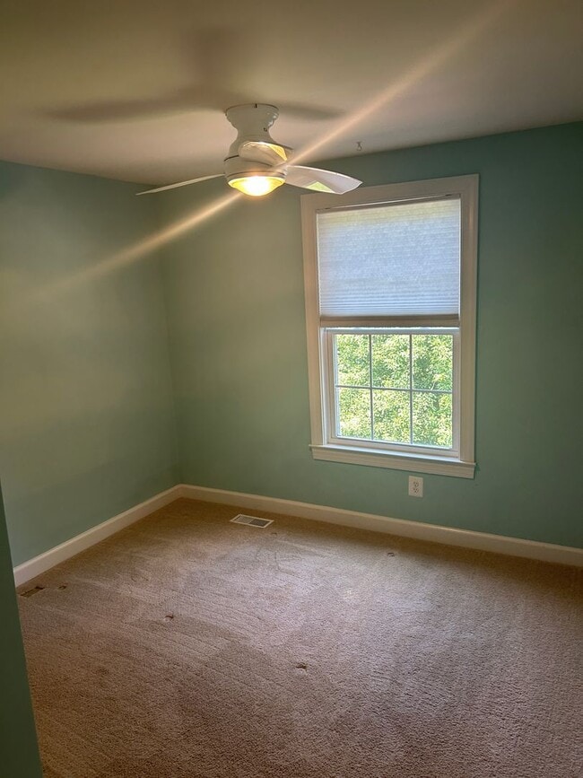 Building Photo - Potomac Chase Townhouse For Lease