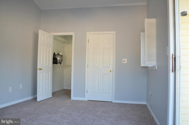 Building Photo - 3311 Lakeside View Dr