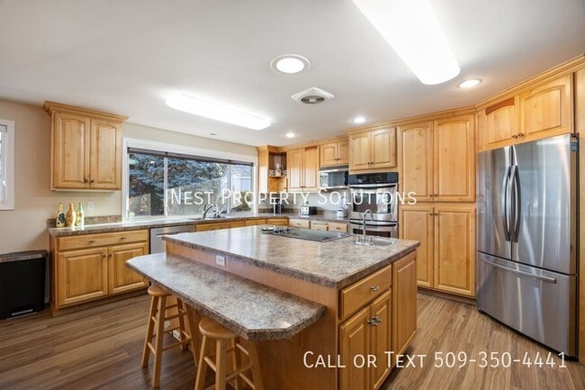 Building Photo - 1227 Fairway Dr NE