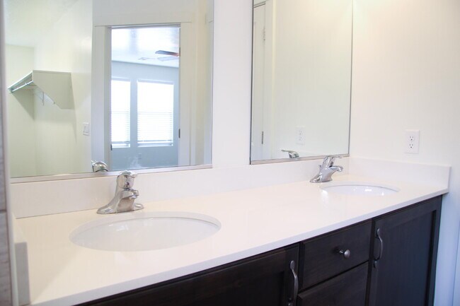 Building Photo - Spacious 4-Bed with 2.5 Baths in St George
