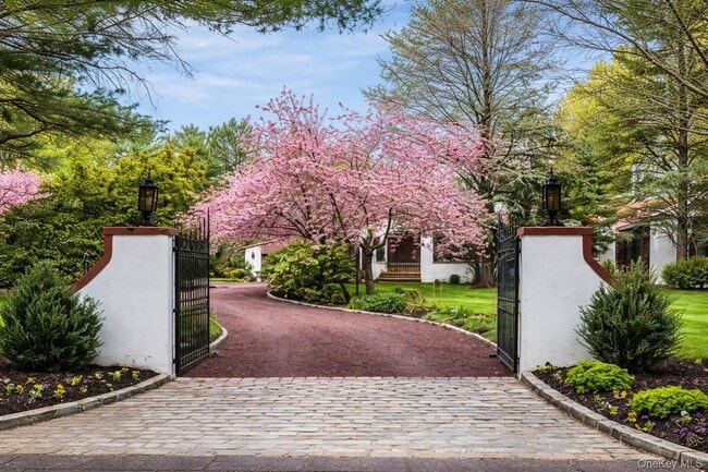 Building Photo - 8 Plaka Ct