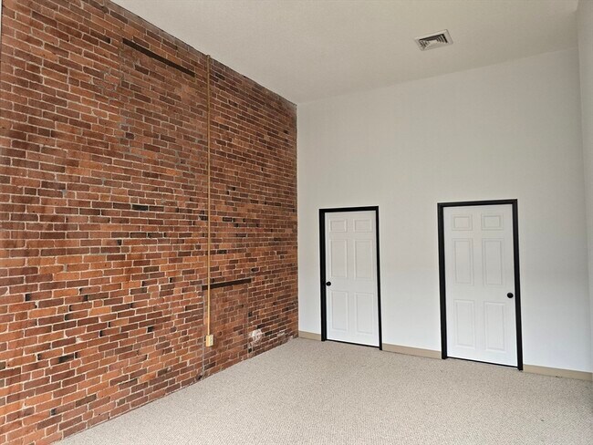 Building Photo - 147 Rawson Rd
