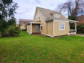 Building Photo - 1215 High St