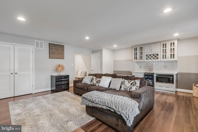 Building Photo - 11411 Tolkien Ave