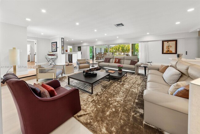 Building Photo - 424 Alamanda Dr