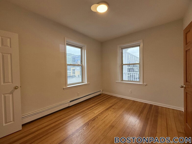 Building Photo - 6 Litchfield St