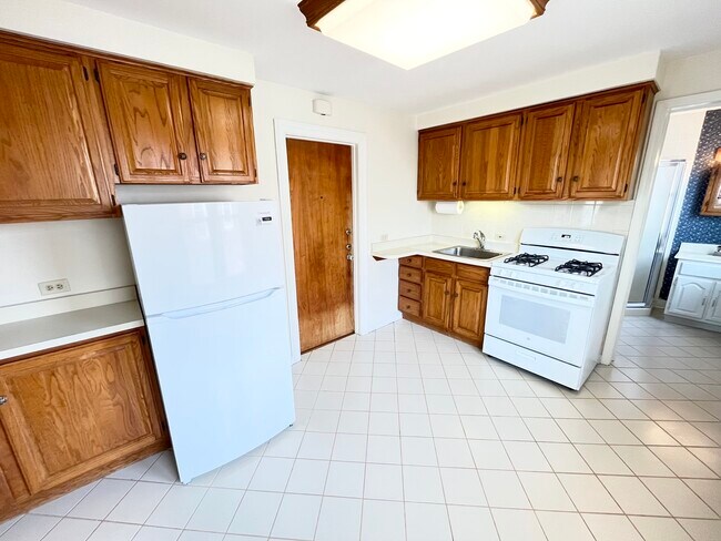 Building Photo - 1310 Wilmette Ave