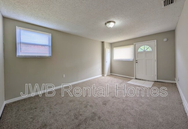 Building Photo - 7762 Lake Park Dr