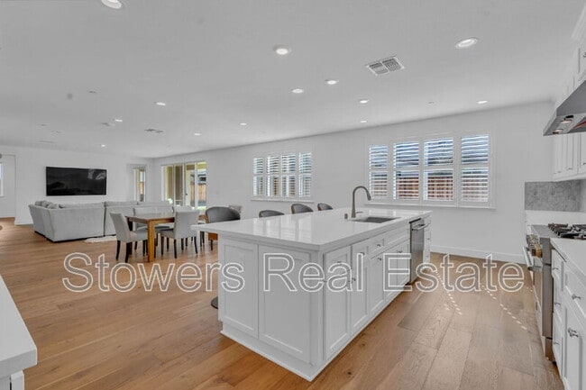 Building Photo - 176 Raven Cir